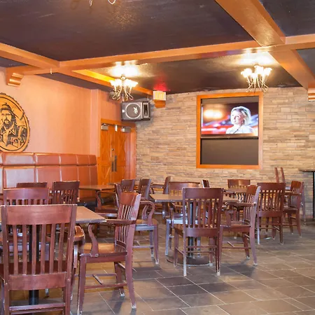 Twin Pine Inn & Suites-2