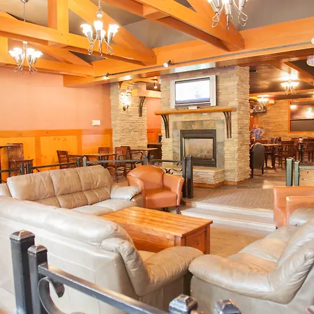 Twin Pine Inn & Suites-3