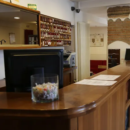 Hotel Mantegna Stazione-3