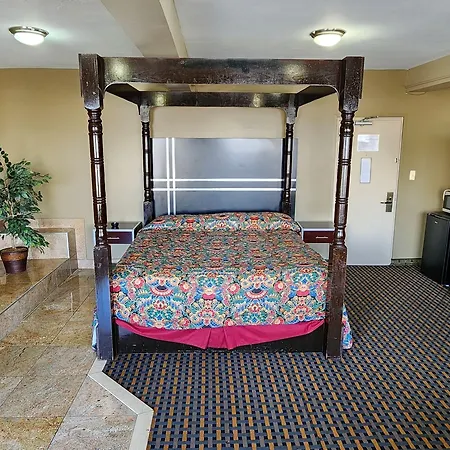 Town House Inn And Suites-2