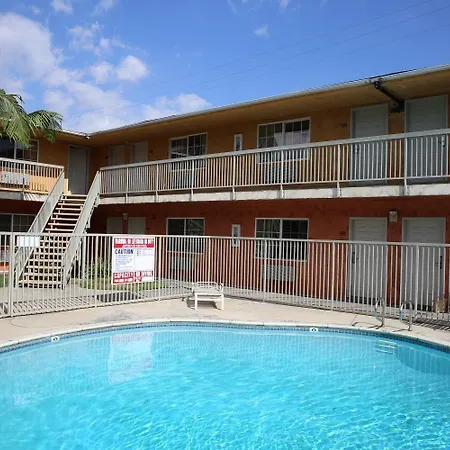 Chateau Inn & Suites-2