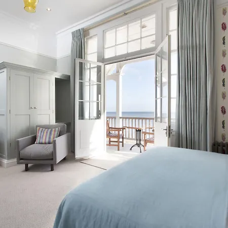 Royal Hotel-2