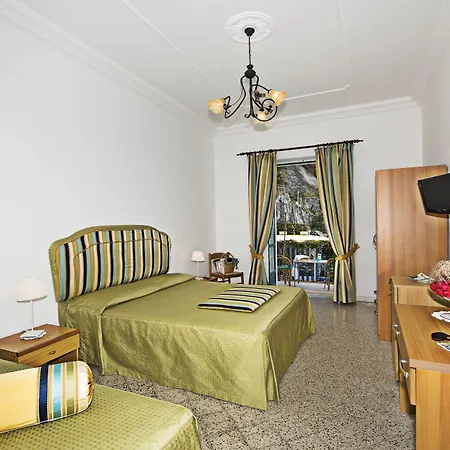 Hotel Alfonso A Mare-2