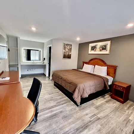 Ozark Inn & Suites-2