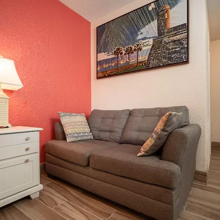 Island Sun Inn & Suites - Historic Venice & Beach Getaway-3