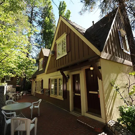 Saddleback Inn At Lake Arrowhead-3