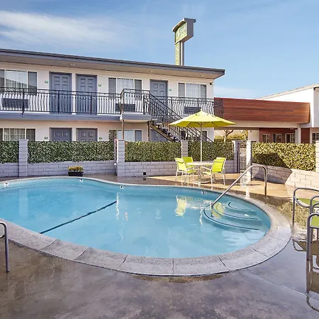 Studio Inn & Suites At Promenade Downey-2