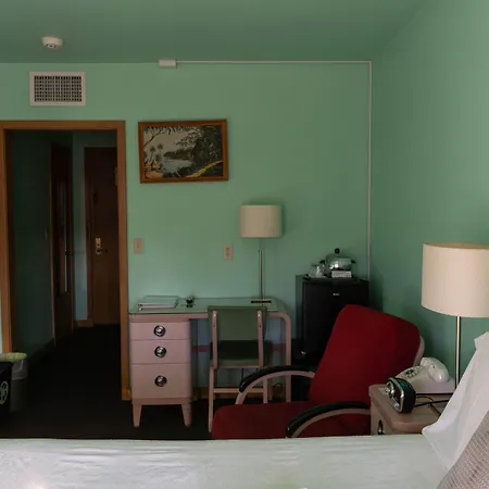 Holiday Music Motel-3