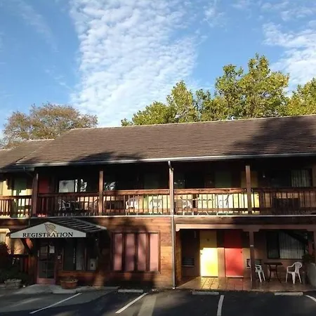 Humboldt Redwoods Inn-2
