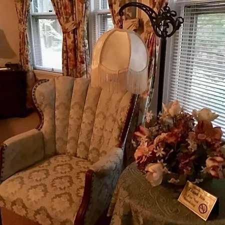 Brookview Manor Inn-2