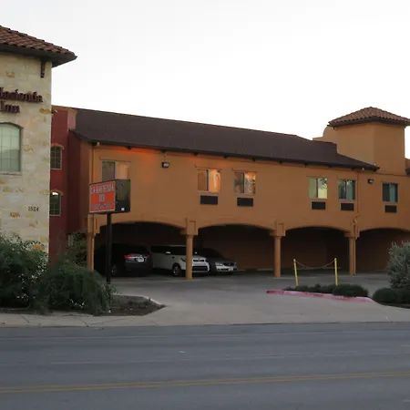 La Hacienda Inn Near Alamodome & Riverwalk-3