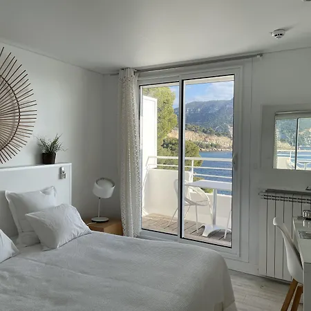 Hotel De La Plage - Mahogany-3