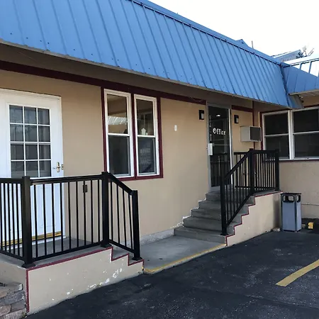 Budget Inn Marinette-3