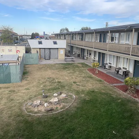 Motel Oasis-3