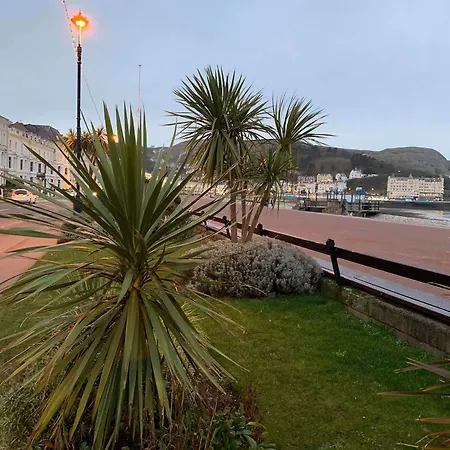 Iris Hotel Llandudno-3