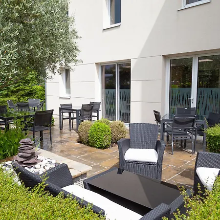 Brit Hotel Saumur-2