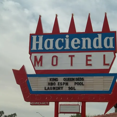 Hacienda Motel-2