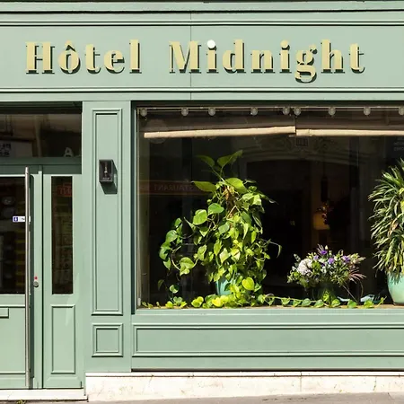 Midnight Hotel Paris-2