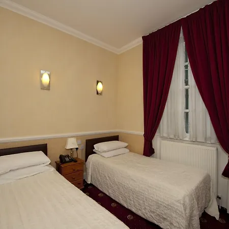 Balmoral House Hotel-2