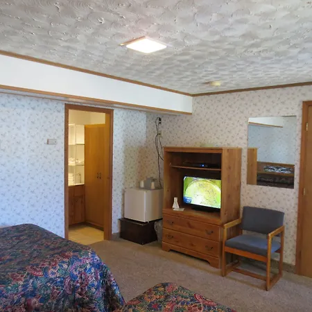 Lake 'N Pines Motel-2