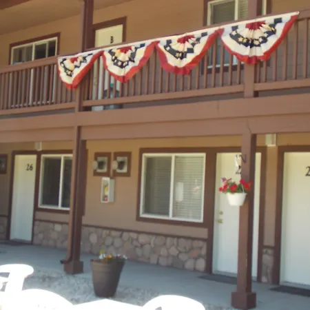 Vintage Lakeside Inn-3