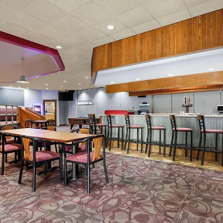 Ramada By Wyndham Alpena-2