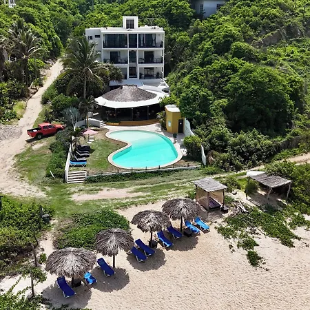 Manta Raya Hotel - Right On The Beach-2