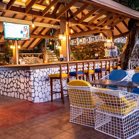 Hibiscus Lodge Hotel-3