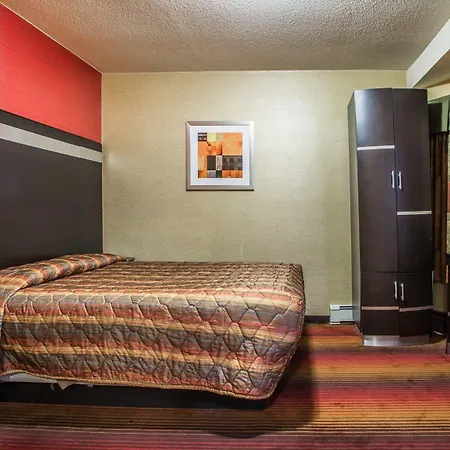 Rodeway Inn Belleville-2