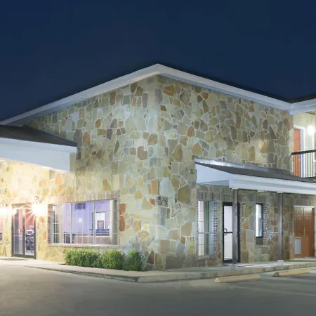 Super 8 By Wyndham San Antonio Near Fort Sam Houston-3