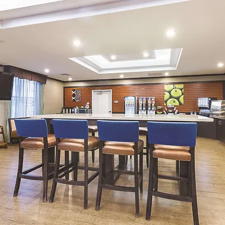 La Quinta Inn & Suites Casino And Bar By Wyndham Glendive-2