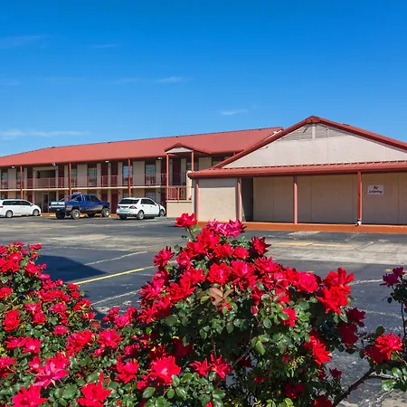 Rodeway Inn Broken Bow-Hochatown-3
