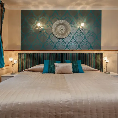Brighton Surf Guest House-3