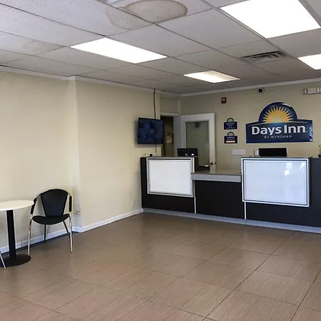 Days Inn By Wyndham Brawley-2