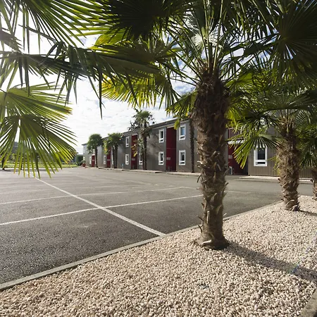 Brit Hotel Essentiel Pau Lescar-3