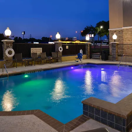Hampton Inn & Suites Dallas Market Center-3