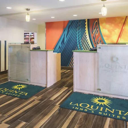 La Quinta By Wyndham Grand Forks-3