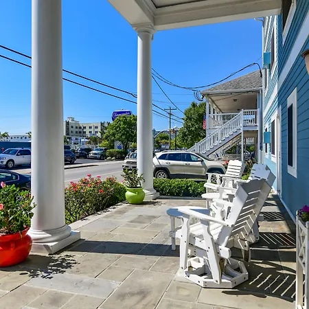 Commander Beach House Hotel-3