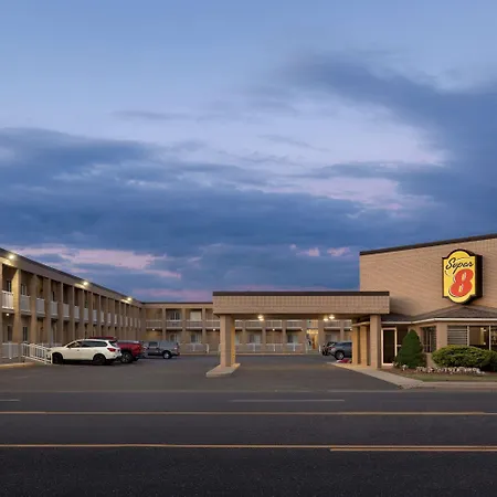 Super 8 By Wyndham Windsor/Dougall-2