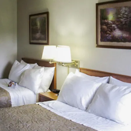 Quality Inn & Suites Warren-2
