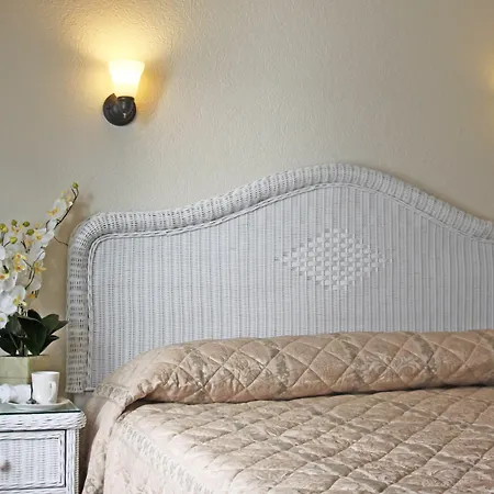 Crystal Beach Motor Inn-2
