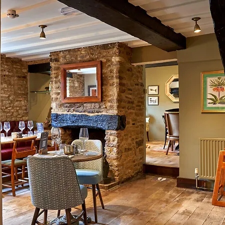 The Horse And Groom Inn-2