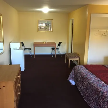 Midway Inn & Suites-2