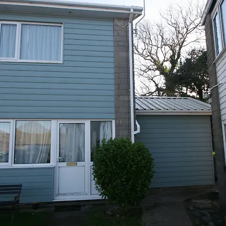 Freshwater Bay Holiday Cottages-2