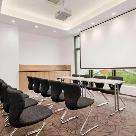Super 8 By Wyndham Munich City North-2