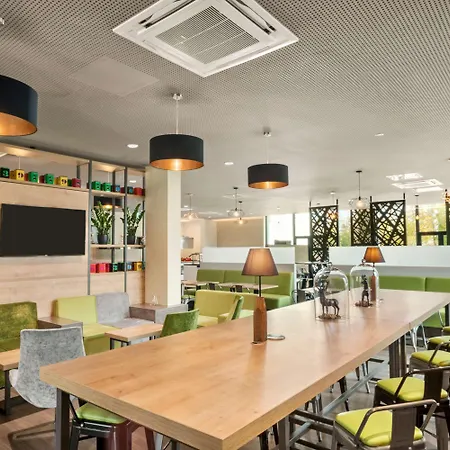 Super 8 By Wyndham Munich City North-3