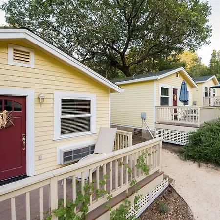Aurora Park Cottages-3