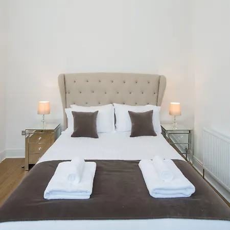 Edinburgh Castle Apartments-2