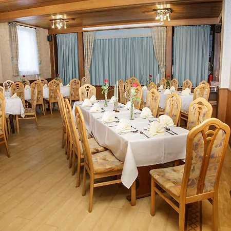 Bayrischer Hof-3
