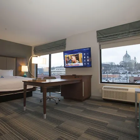 Hampton Inn & Suites St. Paul Downtown-3